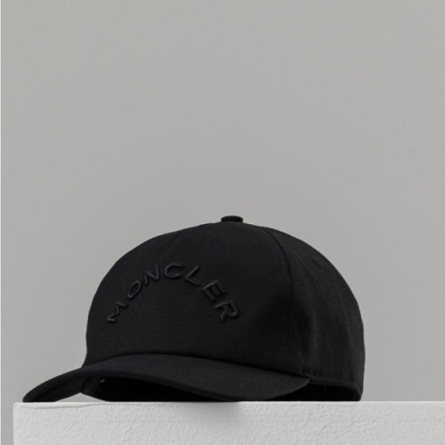 Baseball cap with logo